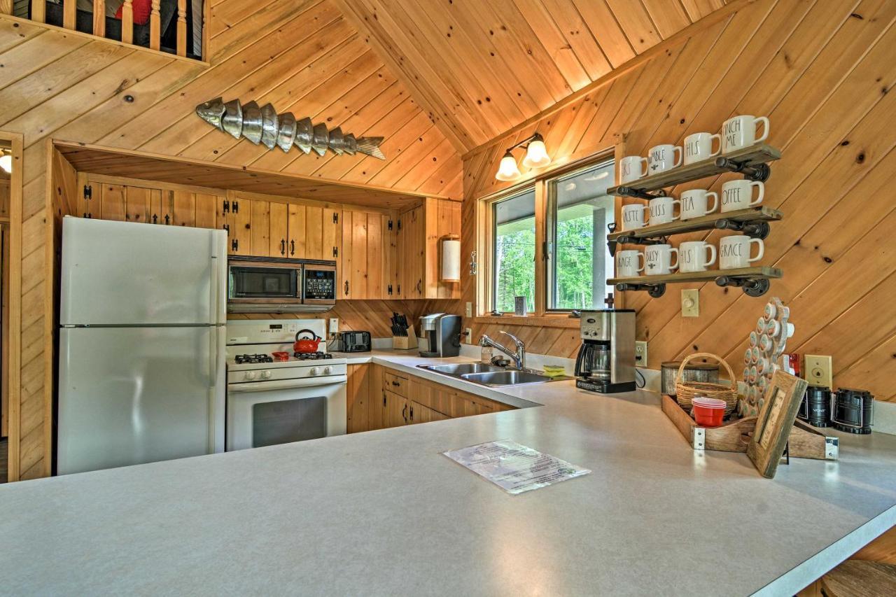 Riverfront Traverse City Cabin Fish, Kayak And Tube Extérieur photo