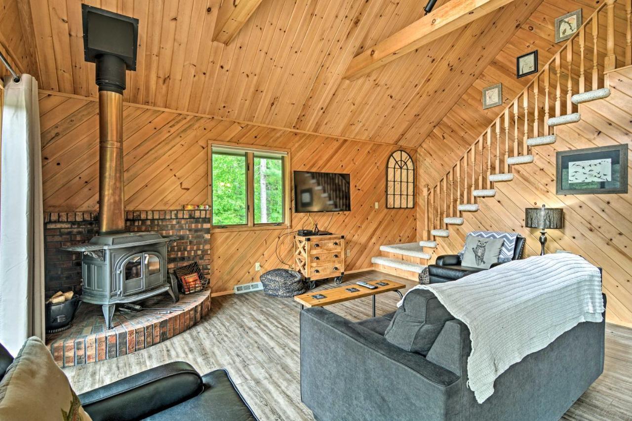 Riverfront Traverse City Cabin Fish, Kayak And Tube Extérieur photo