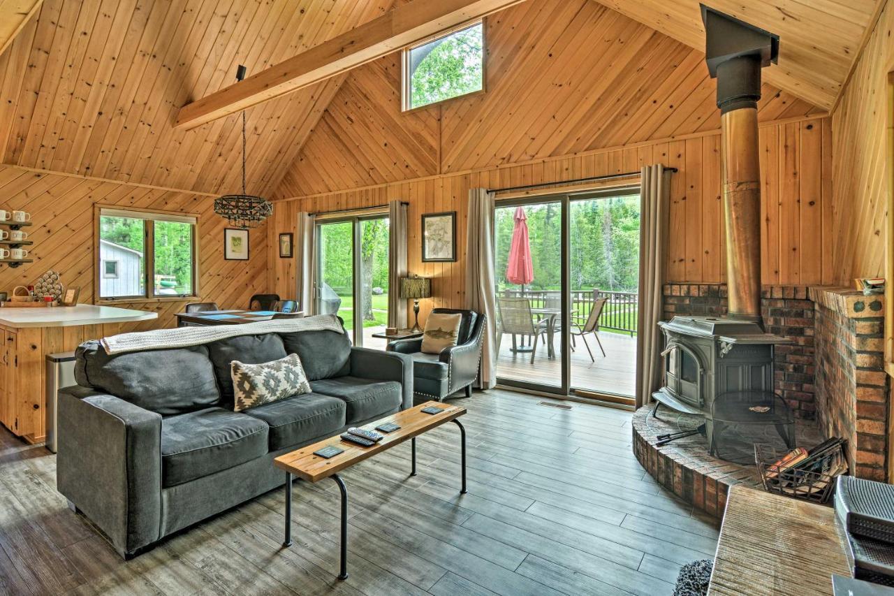 Riverfront Traverse City Cabin Fish, Kayak And Tube Extérieur photo
