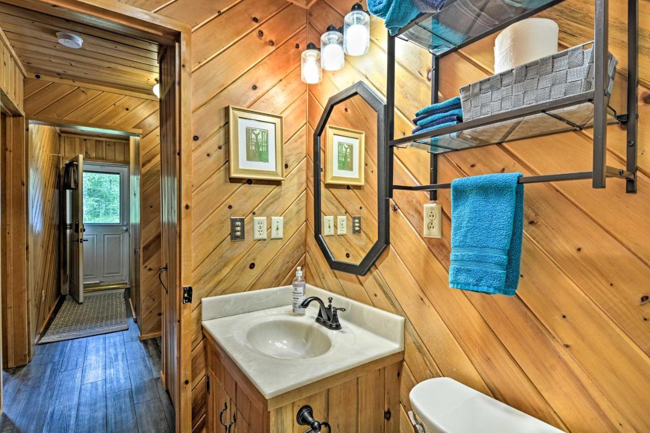 Riverfront Traverse City Cabin Fish, Kayak And Tube Extérieur photo