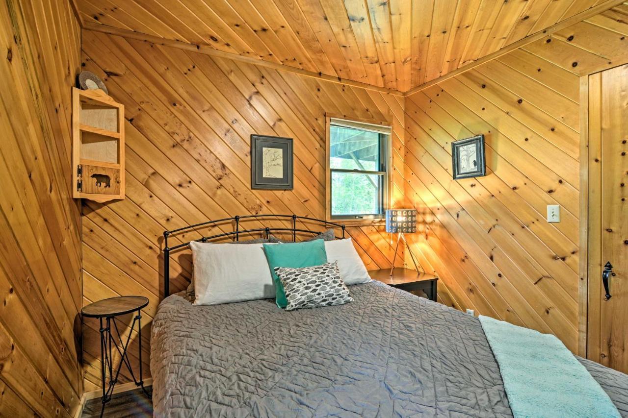 Riverfront Traverse City Cabin Fish, Kayak And Tube Extérieur photo