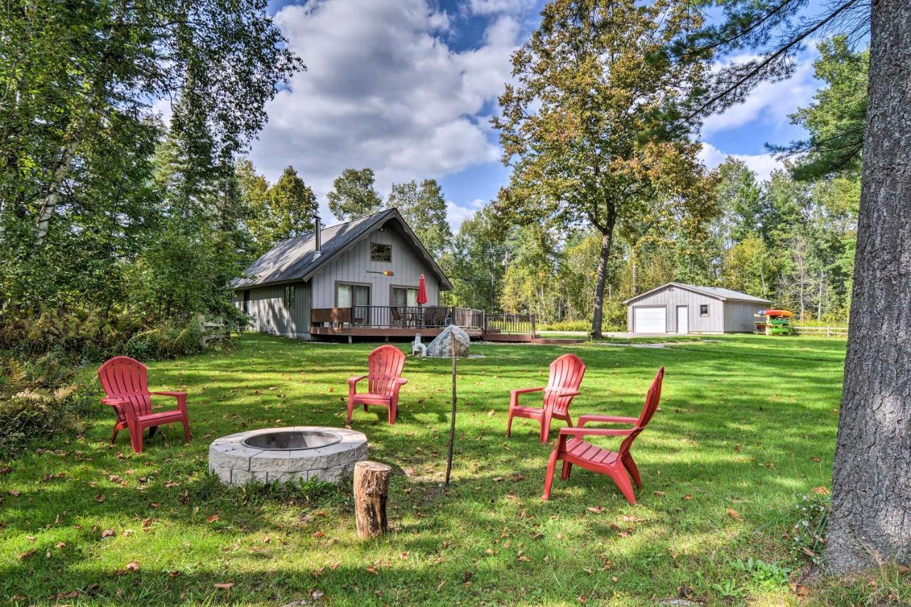 Riverfront Traverse City Cabin Fish, Kayak And Tube Extérieur photo