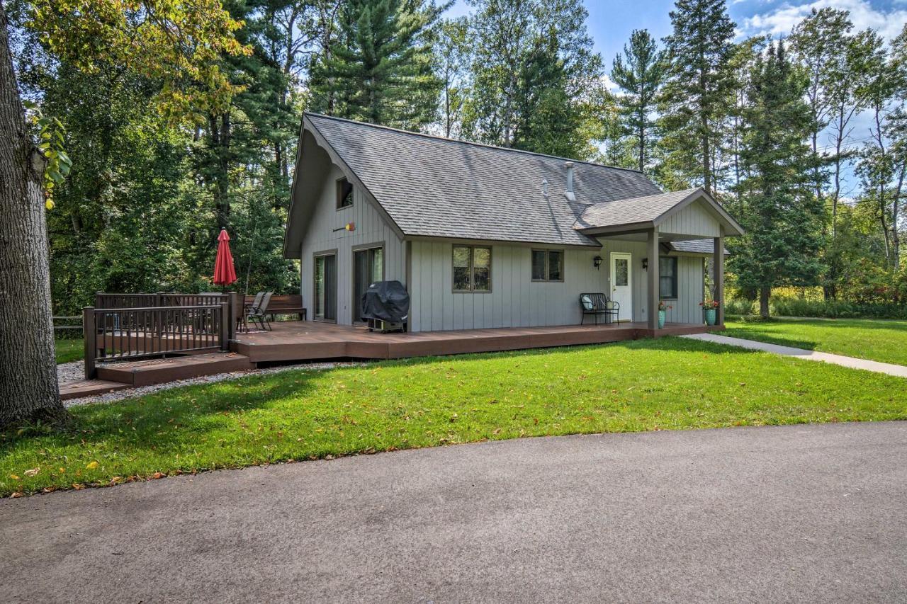 Riverfront Traverse City Cabin Fish, Kayak And Tube Extérieur photo