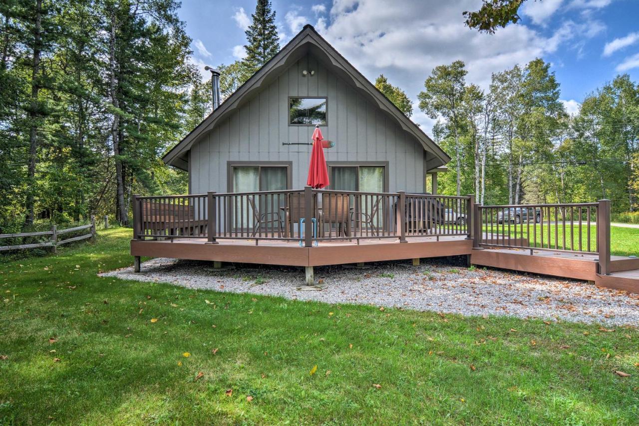 Riverfront Traverse City Cabin Fish, Kayak And Tube Extérieur photo